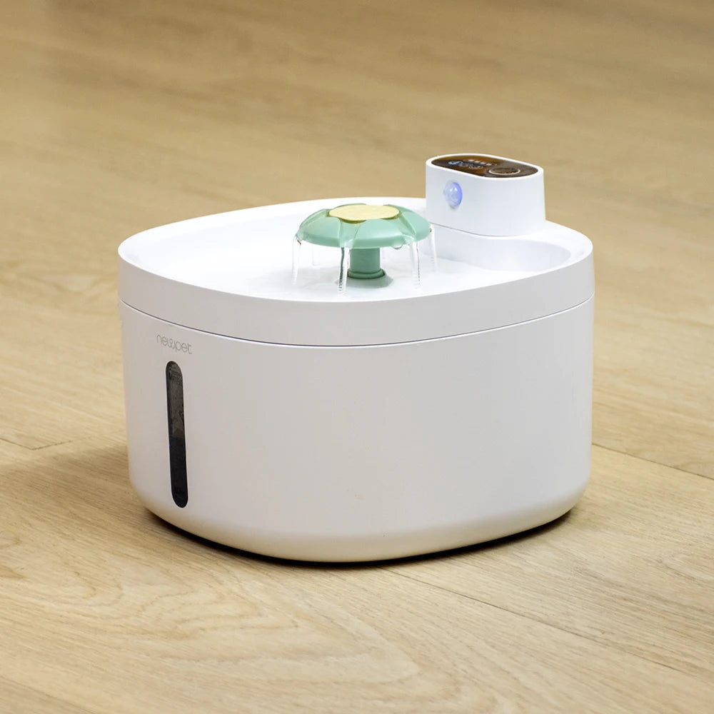 Bebedouro Inteligente Sem Fio 2.6L NEWPET – Fonte de Água com Sensor Automático para Gatos e Cães!